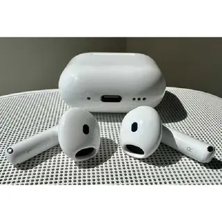 Airpod 4 های کپی دارای طراحی زیبا و دوست داشتنی با قیمتی مناسب برای فعالیت های روزمره کیفیت پخش صدا و بیس مناسب همچنین این محصول ژله ای ندارد برای افرادی که از مدل ژله ای دار نمیتونن استفاده کنن دارای کابل تبدیل USB-C به Lightning برای شارژ سریع تر ح
