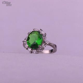 انگشتر طرح زمرد زنانه