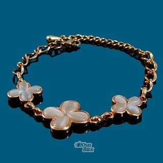 دستبند طلایی دخترانه با نگین طرح چهار پر مدل DT-65