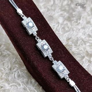 دستبند سه نگین موزانایت سفید