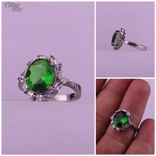 انگشتر طرح زمرد زنانه